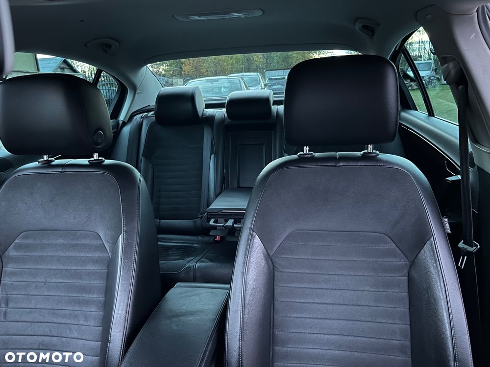 Volkswagen Passat - 32