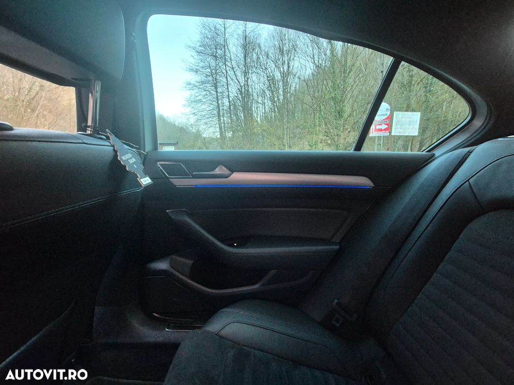 Volkswagen Passat - 12