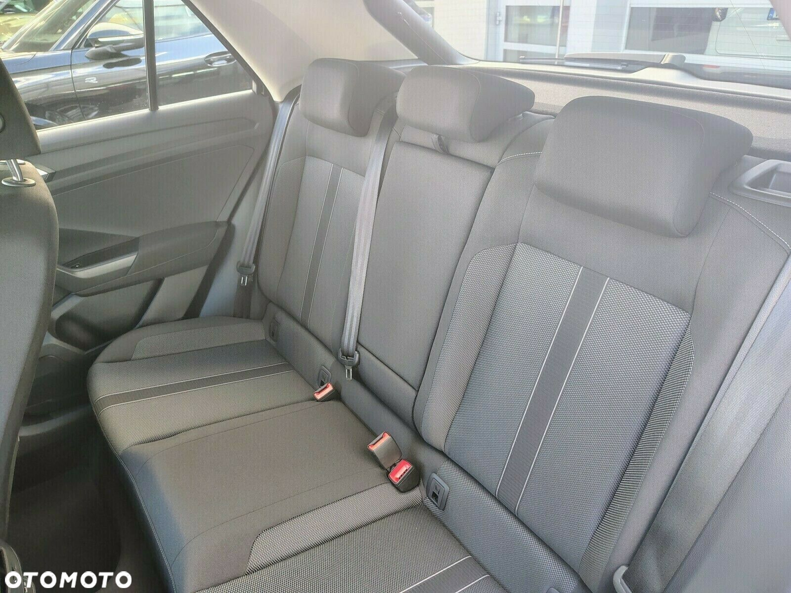 Volkswagen T-Roc - 17