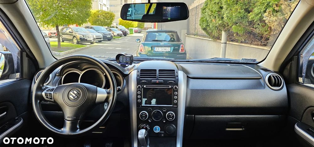 Suzuki Grand Vitara 2.0 De luxe - 23