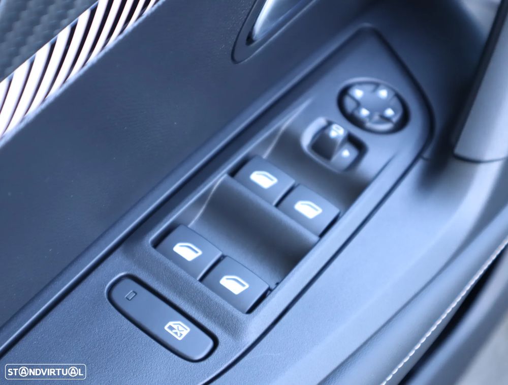 Peugeot 2008 1.2 PureTech Allure - 32