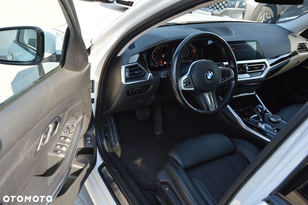 BMW Seria 3 318d MHEV M Sport - 16