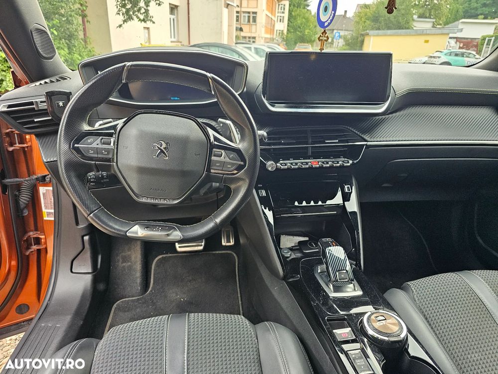 Peugeot 2008 1.2 L PureTech STT EAT8 GT Line - 6