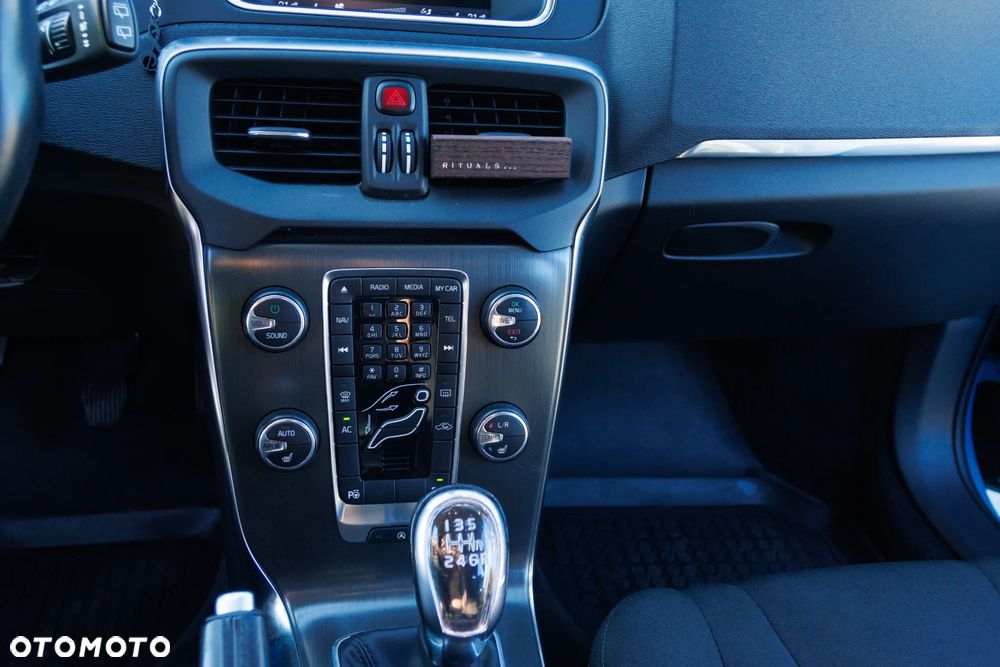 Volvo V40 D3 Kinetic - 12