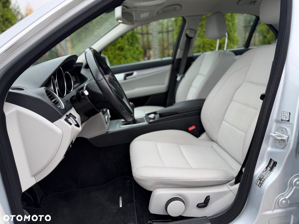 Mercedes-Benz Klasa C 200 T Avantgarde Edition - 14