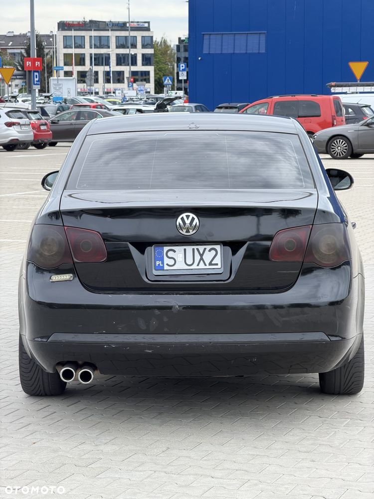 Volkswagen Jetta - 4