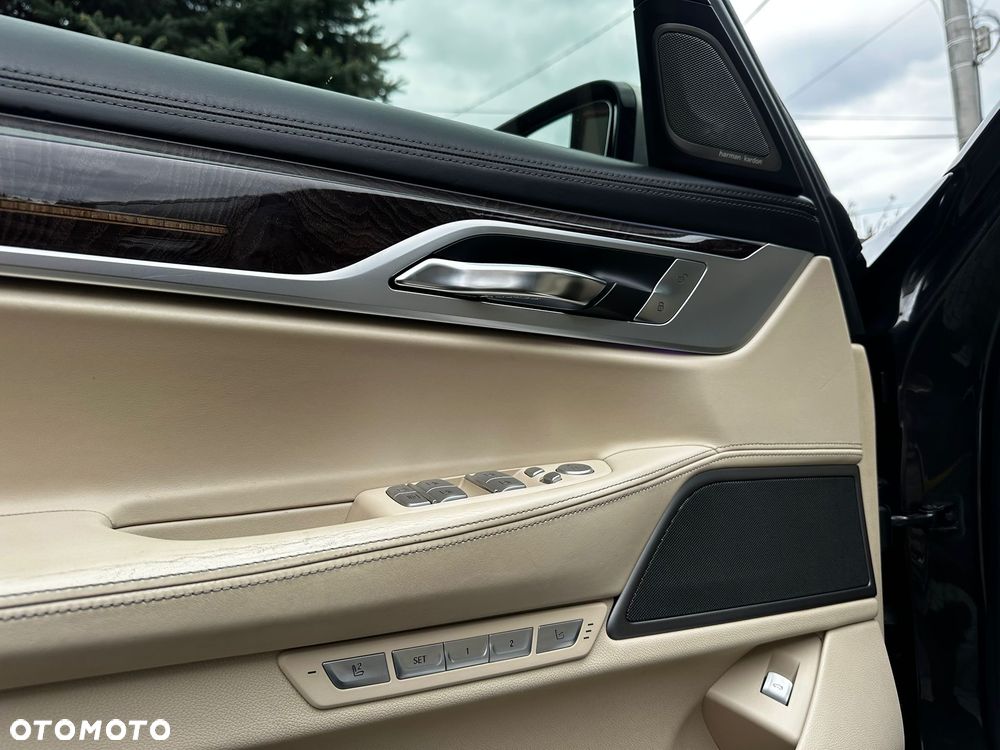 BMW Seria 7 750Li xDrive - 19