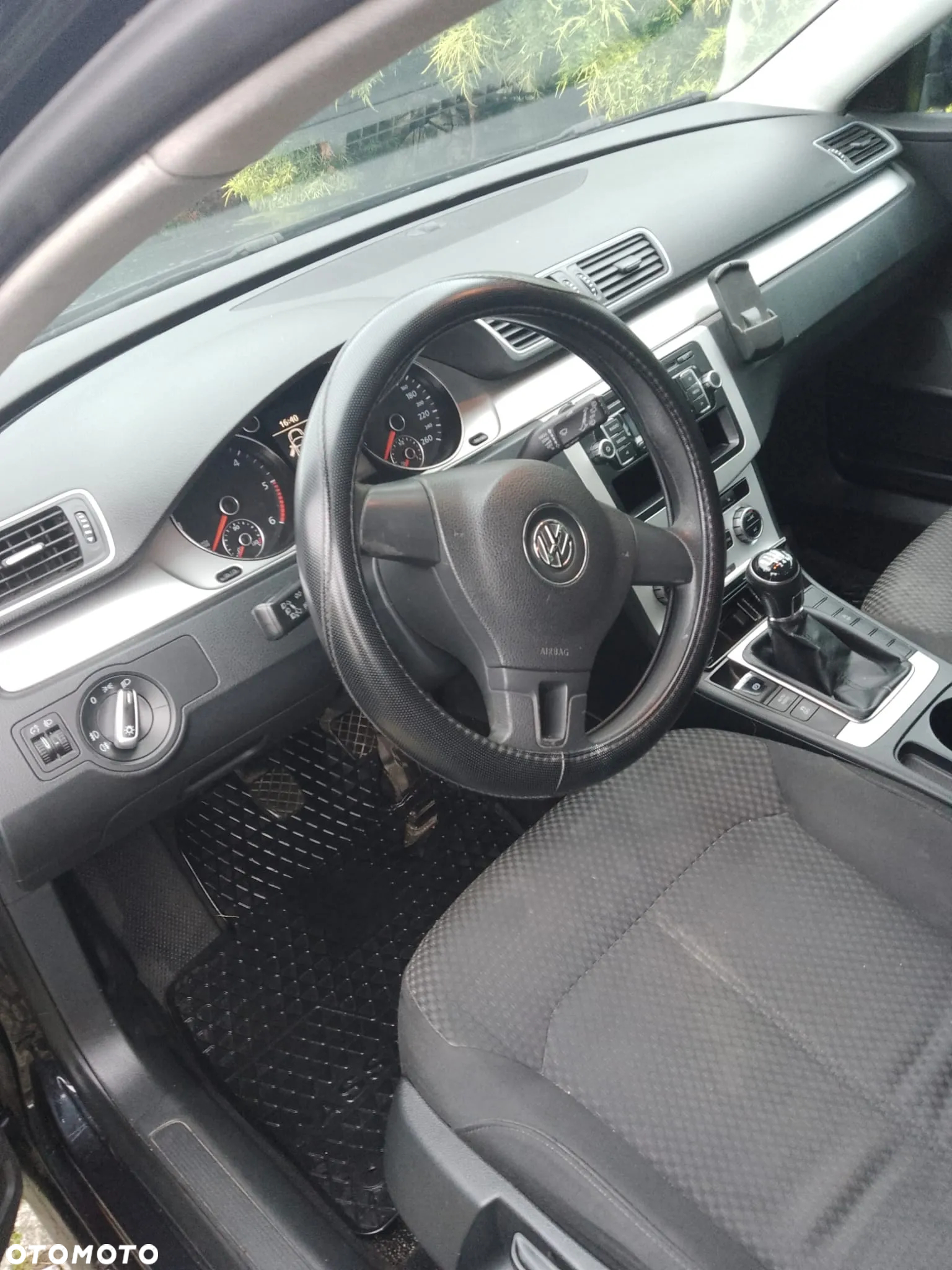 Volkswagen Passat 1.6 TDI Trendline - 4