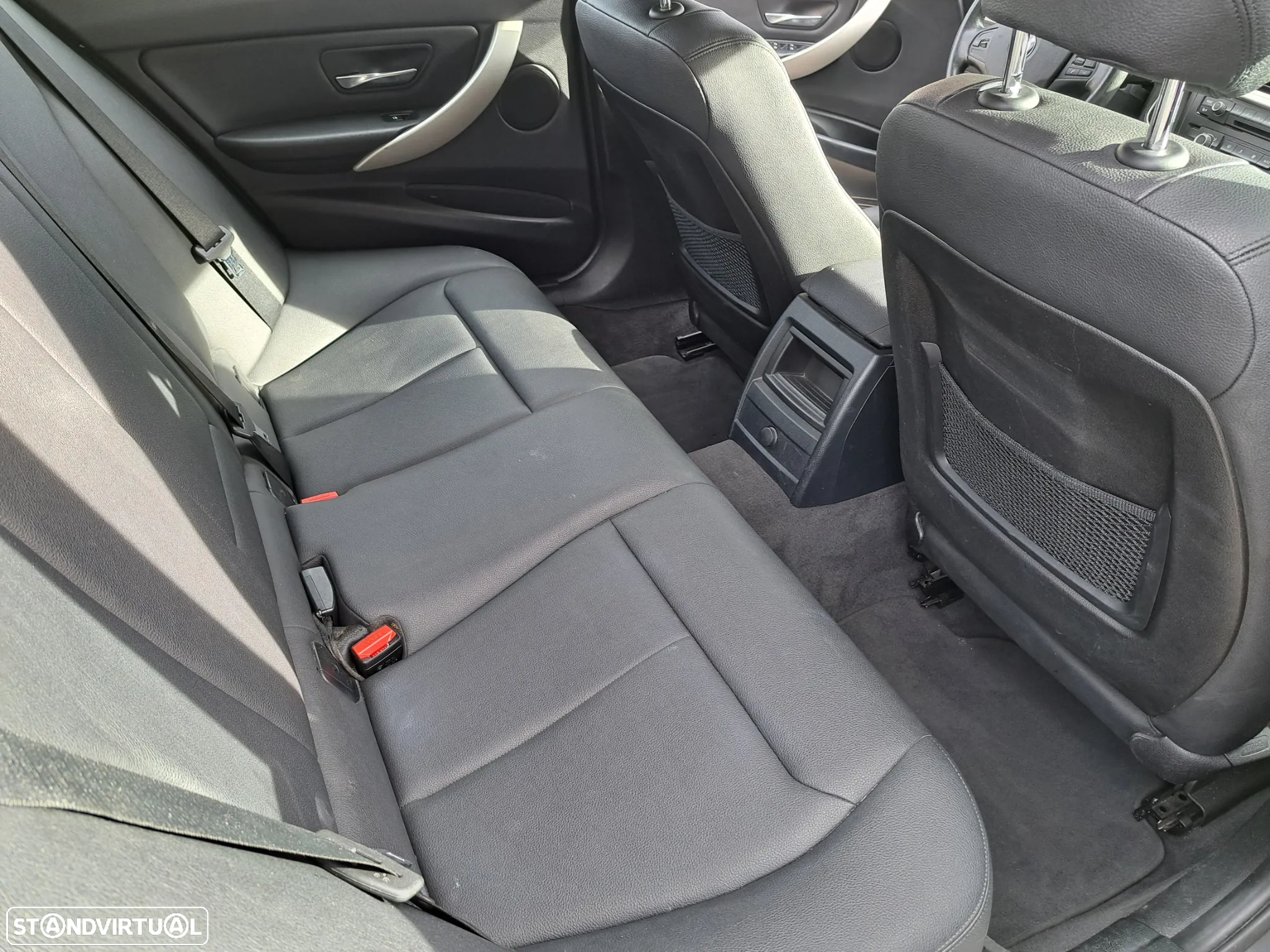 BMW 318 d Touring Line Luxury - 8