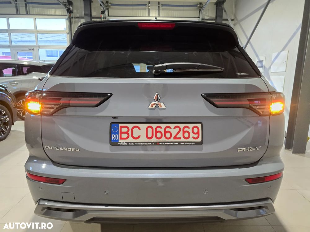 Mitsubishi Outlander - 25