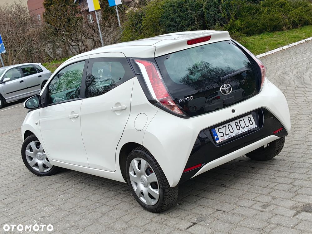 Toyota Aygo x-play touch - 22