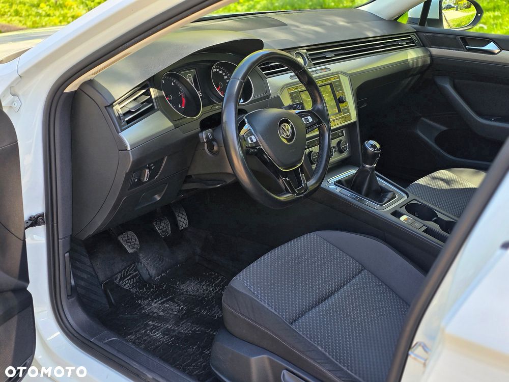 Volkswagen Passat 1.6 TDI BMT City - 16