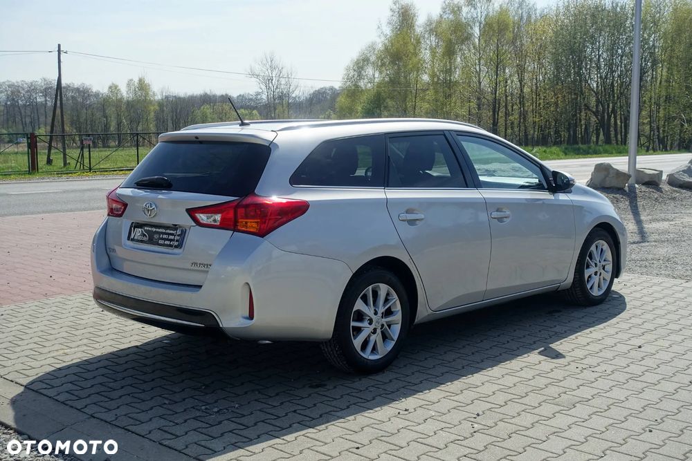 Toyota Auris 1.4 D-4D - 5