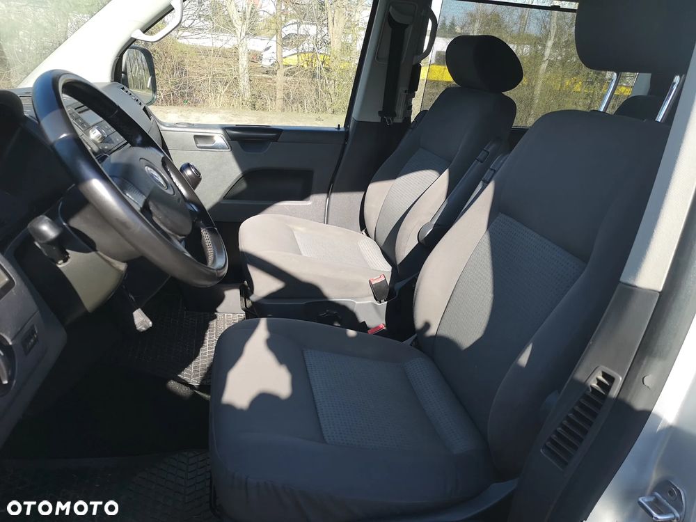 Volkswagen Caravelle - 8