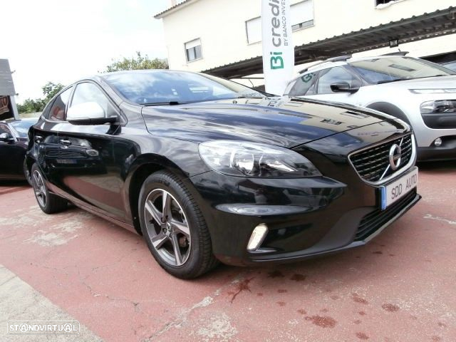 Volvo V40 2.0 D2 R-Design - 3