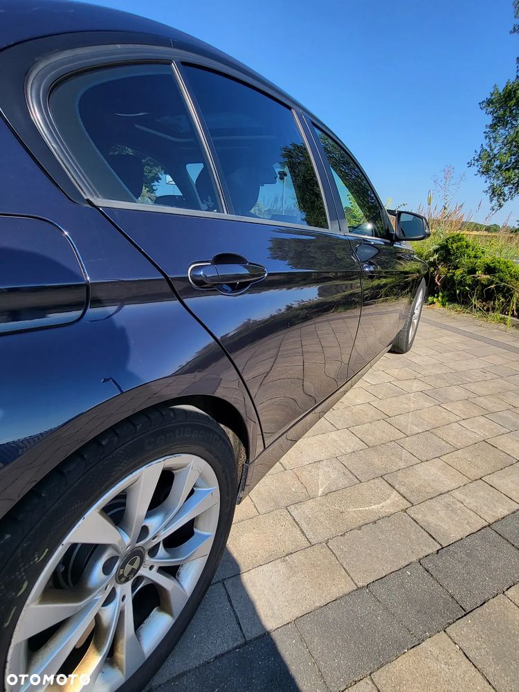 BMW Seria 3 320i - 5