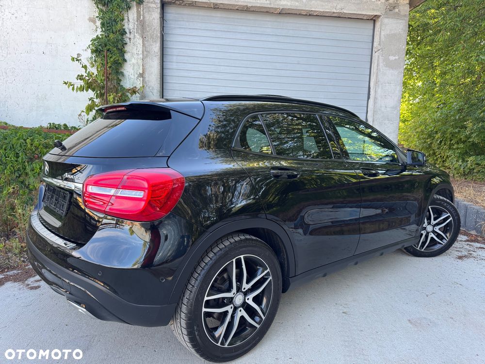 Mercedes-Benz GLA 250 4Matic 7G-DCT AMG Line - 12