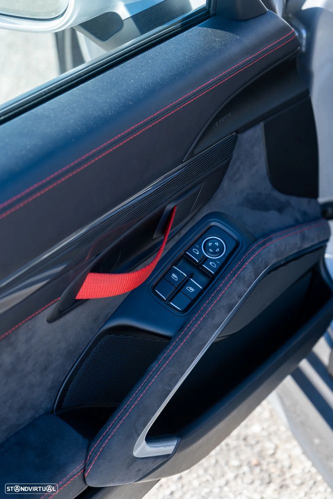 Porsche Cayman GT4 - 11