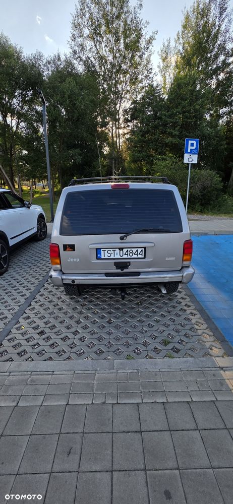 Jeep Cherokee - 4