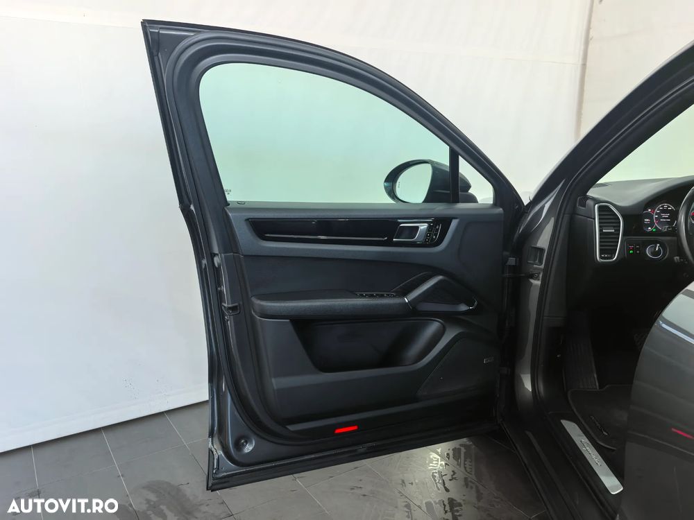 Porsche Cayenne Coupe - 9