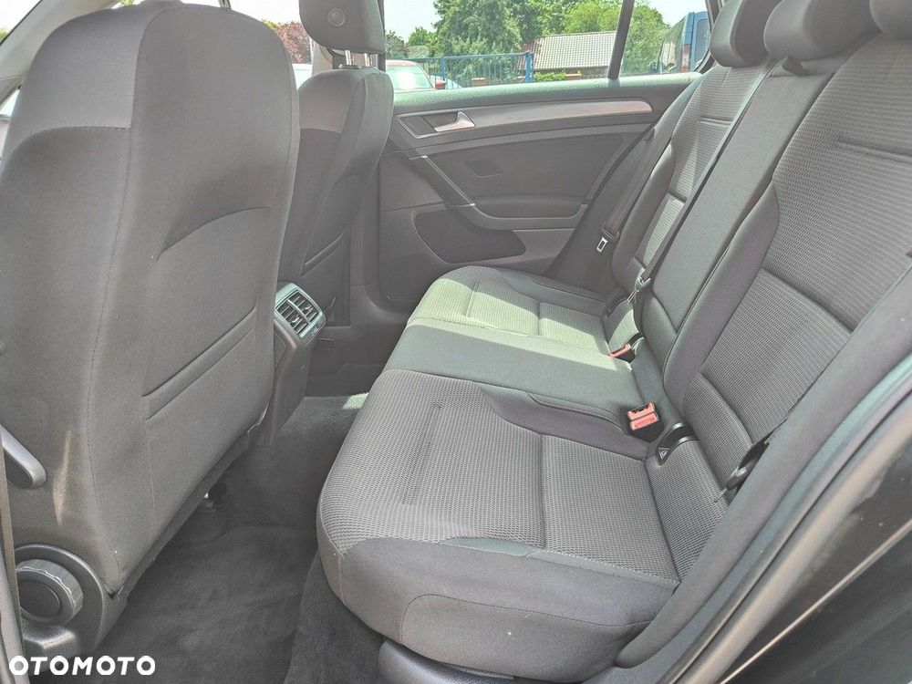 Volkswagen Golf - 32