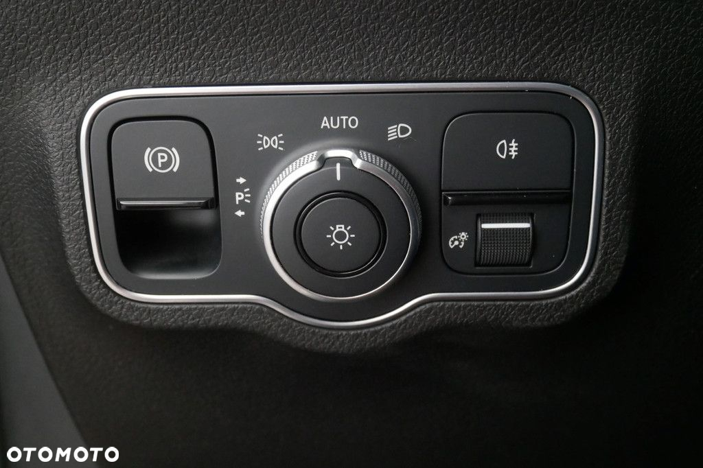 Mercedes-Benz GLB - 31