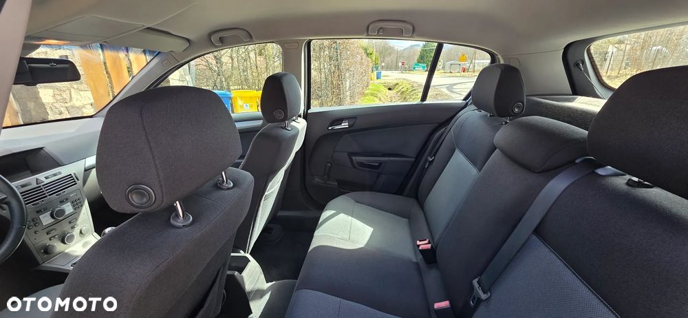 Opel Astra 1.8 Innovation - 36