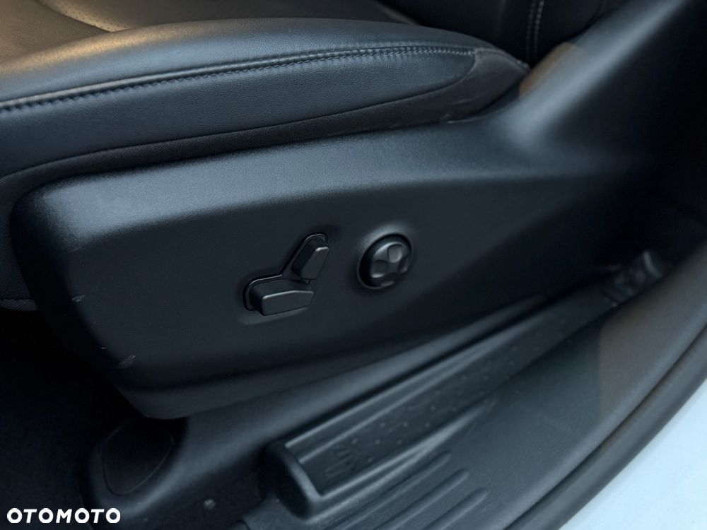 Chrysler Pacifica - 35