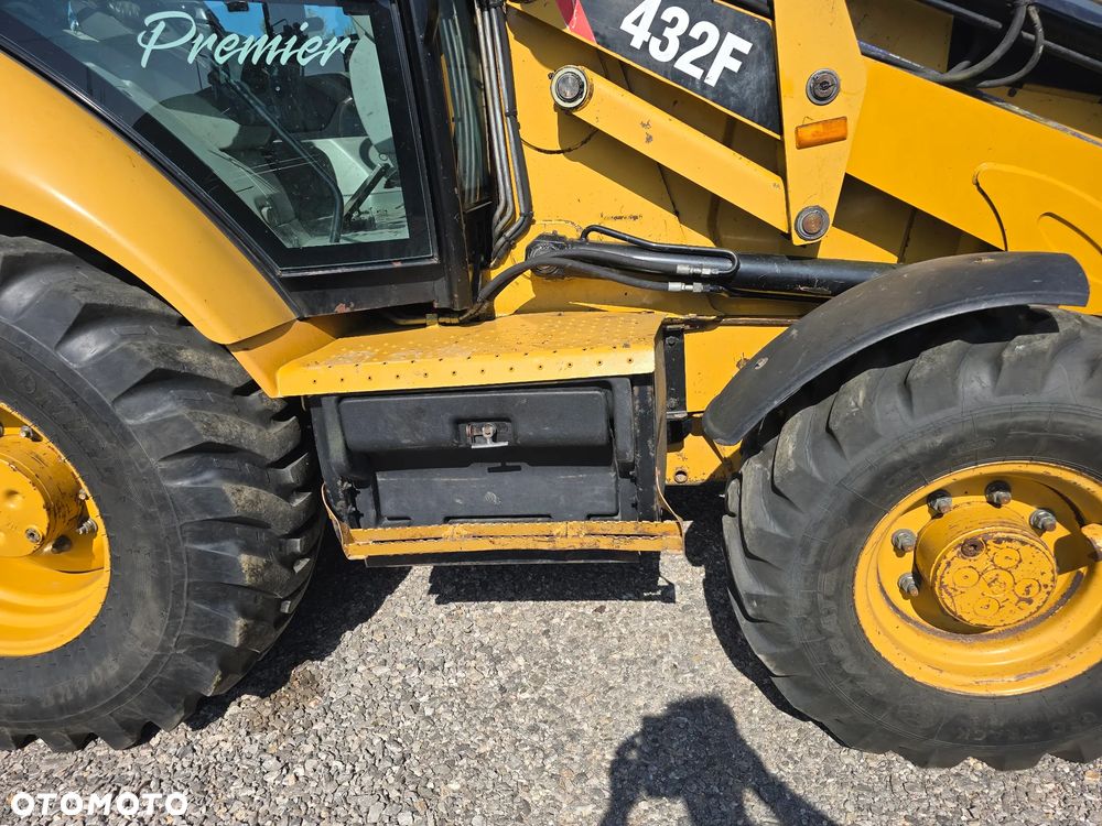 Caterpillar - 8