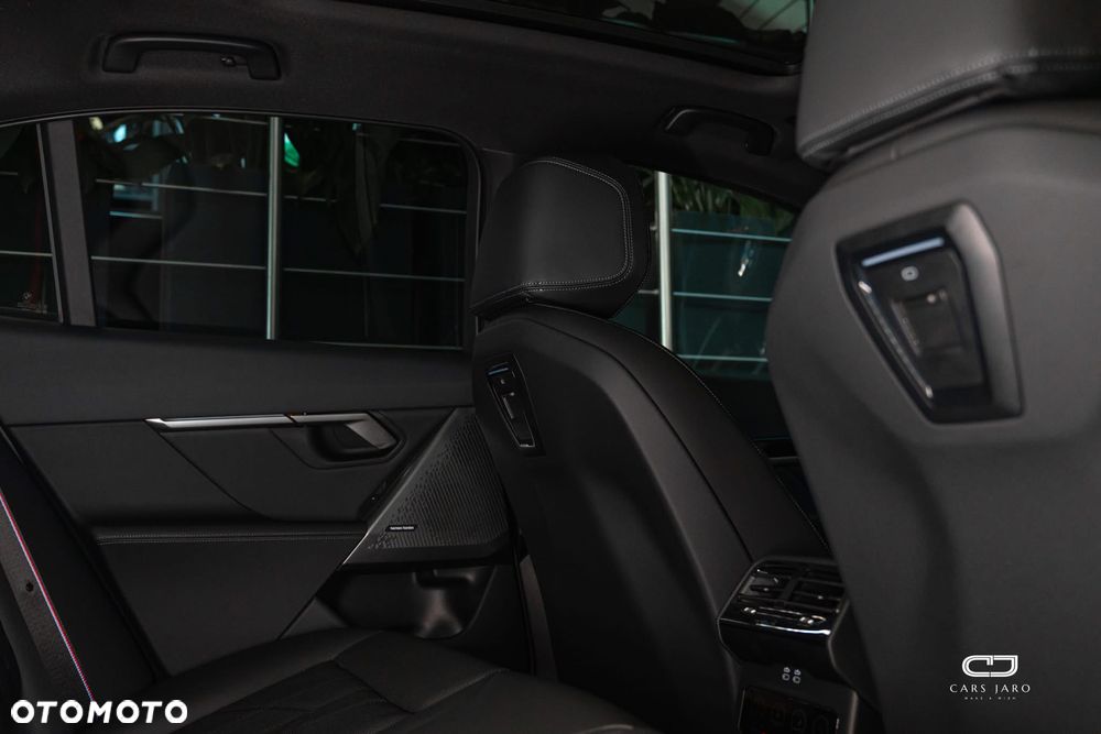 BMW Seria 5 520i - 34