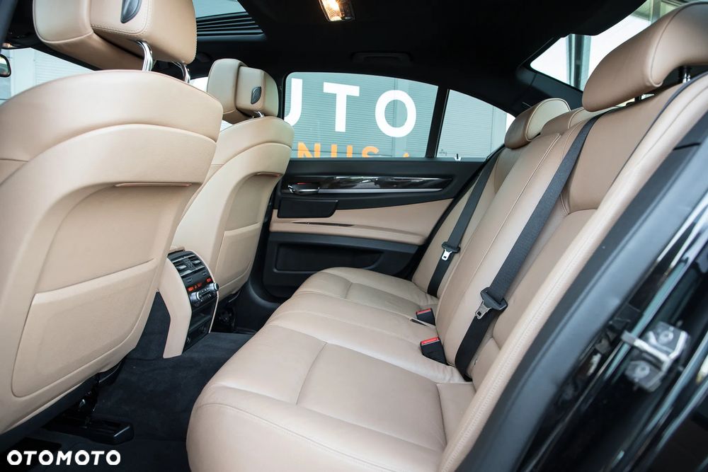 BMW Seria 7 740d xDrive - 25