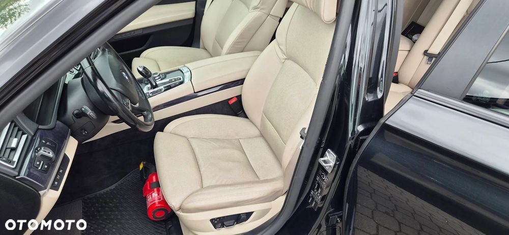 BMW Seria 7 750i - 11