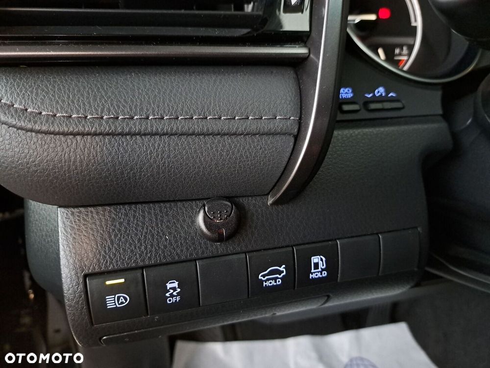 Toyota Camry 2.5 Hybrid Comfort CVT - 26