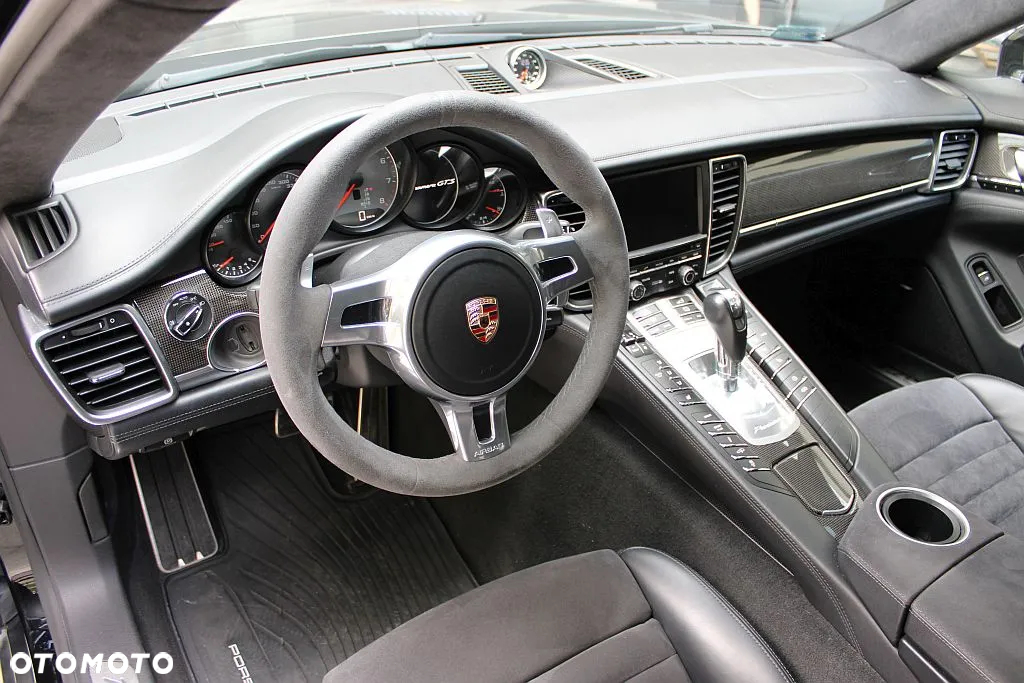 Porsche Panamera GTS PDK - 16