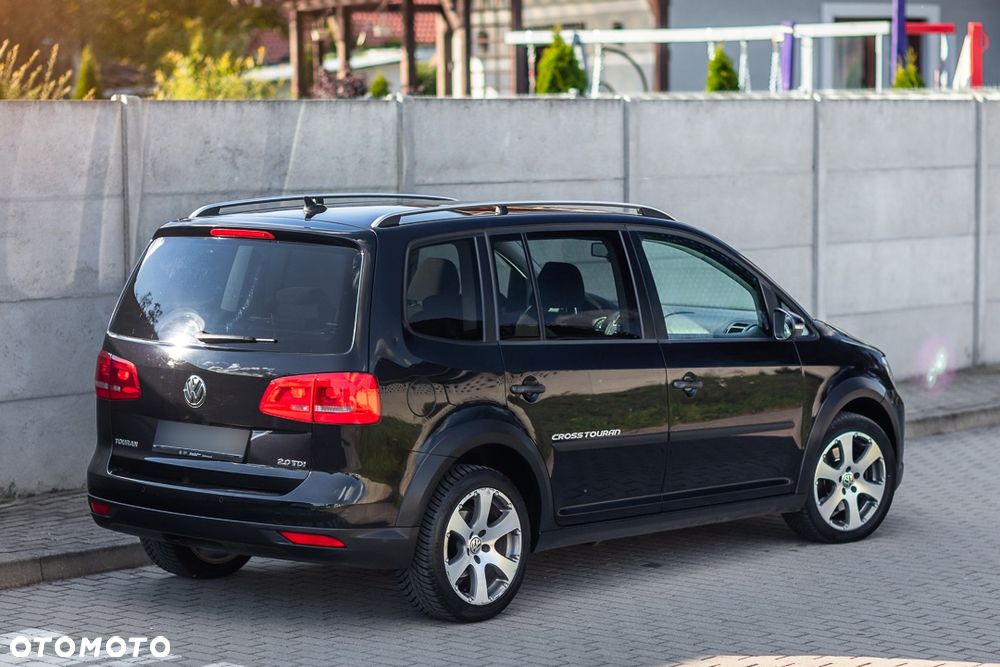 Volkswagen Touran 2.0 TDI DPF Cross DSG - 11
