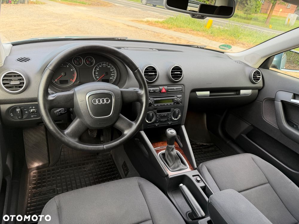 Audi A3 Sportback 1.6 Ambiente - 11