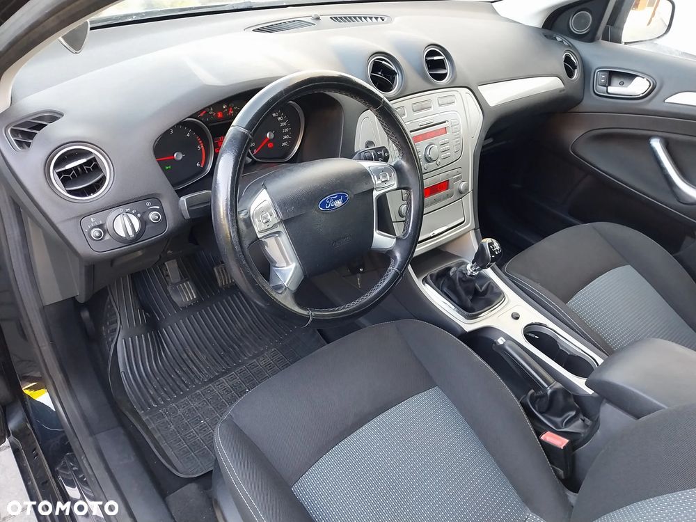 Ford Mondeo 1.8 TDCi Trend - 16