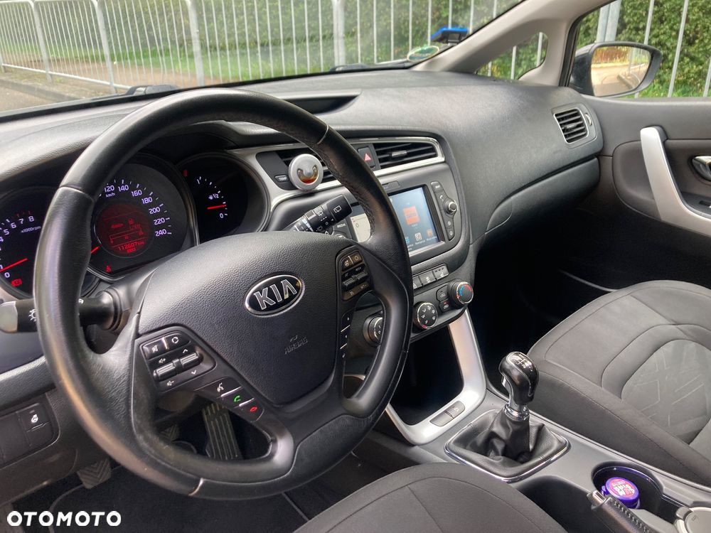Kia Ceed 1.6 GDI SW ISG Dream-Team Edition - 8