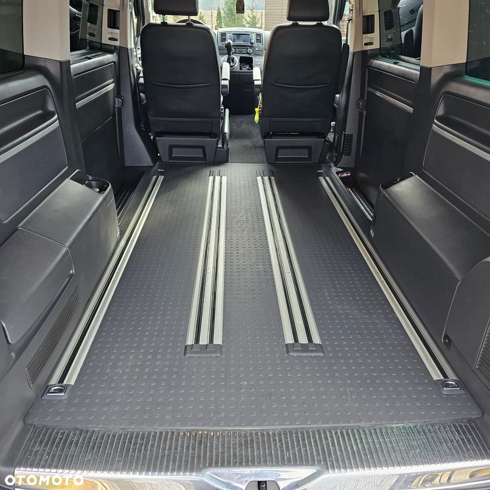 Volkswagen Multivan - 27