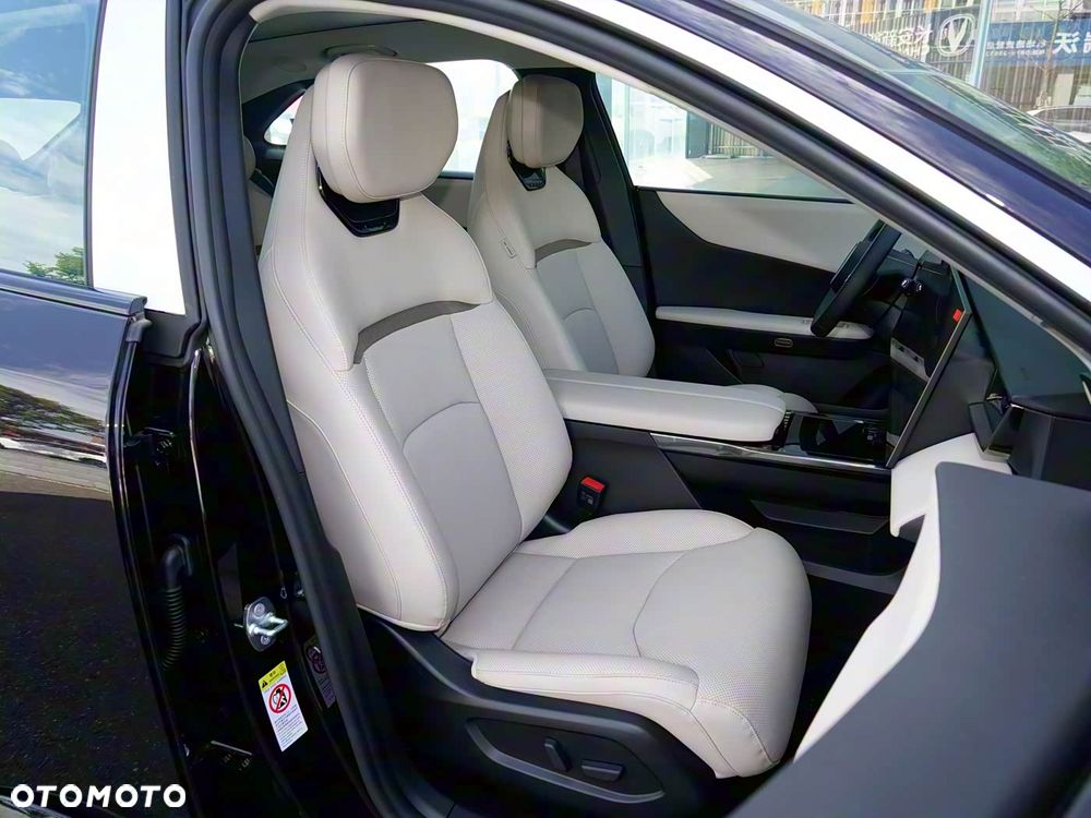 Mazda EZ-60 - 16