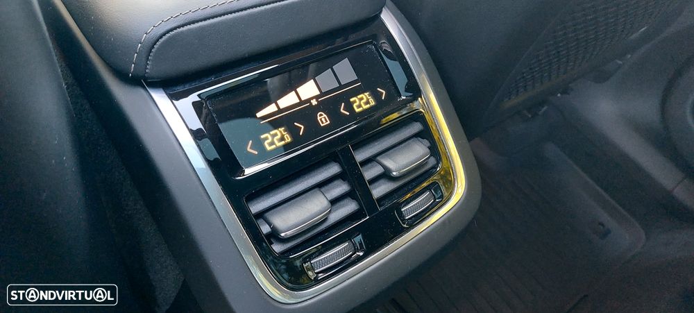 Volvo XC 60 2.0 B5 R-Design AWD - 13