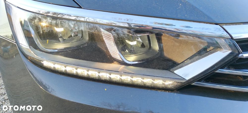 Volkswagen Passat 2.0 TDI SCR DSG Comfortline - 23