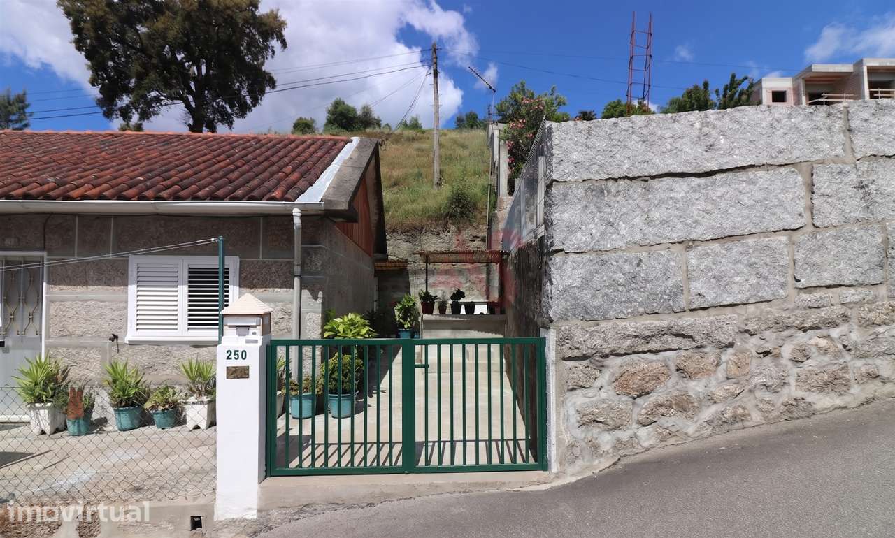 Moradia T2 com Terreno de 500 m² em São Miguel, Vizela - Grande imagem: 2/12