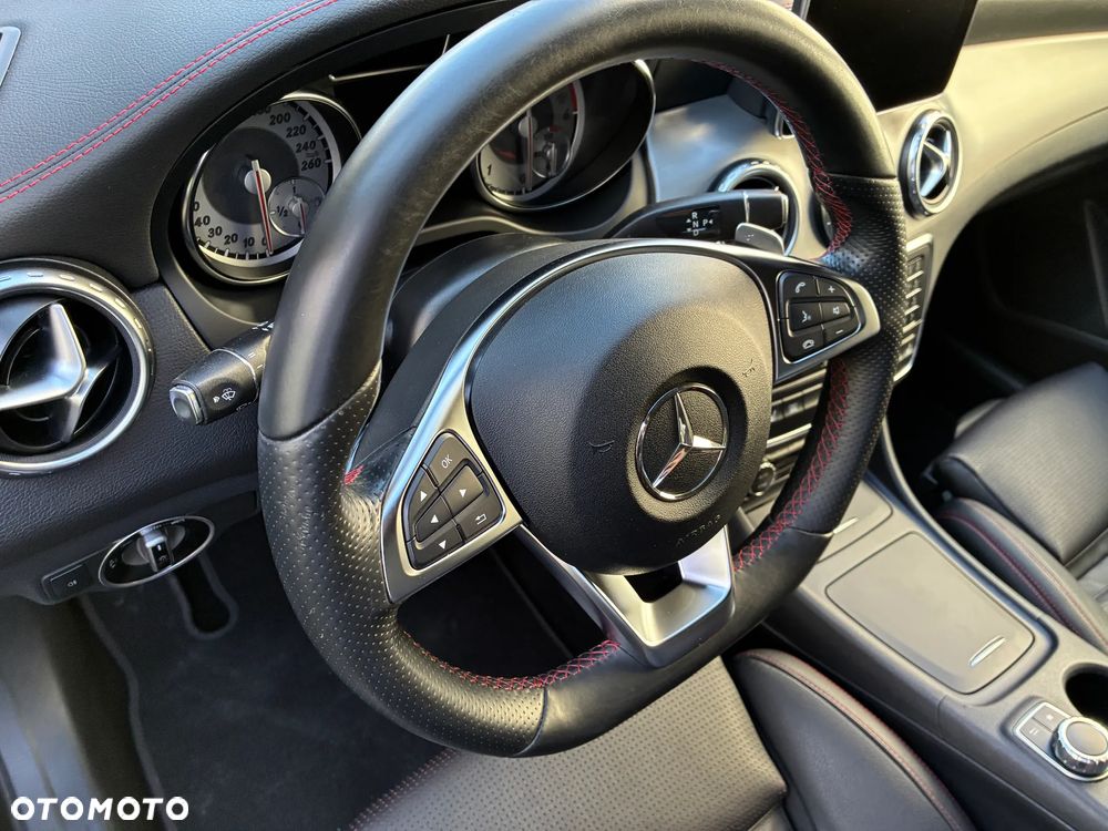 Mercedes-Benz GLA 220 d 4Matic 7G-DCT AMG Line - 20