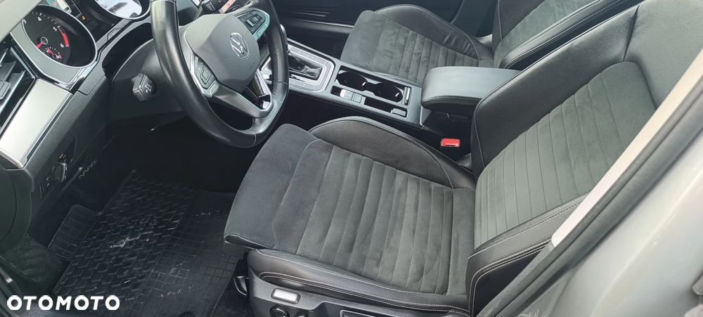 Volkswagen Passat Variant 2.0 TDI SCR DSG Elegance - 12