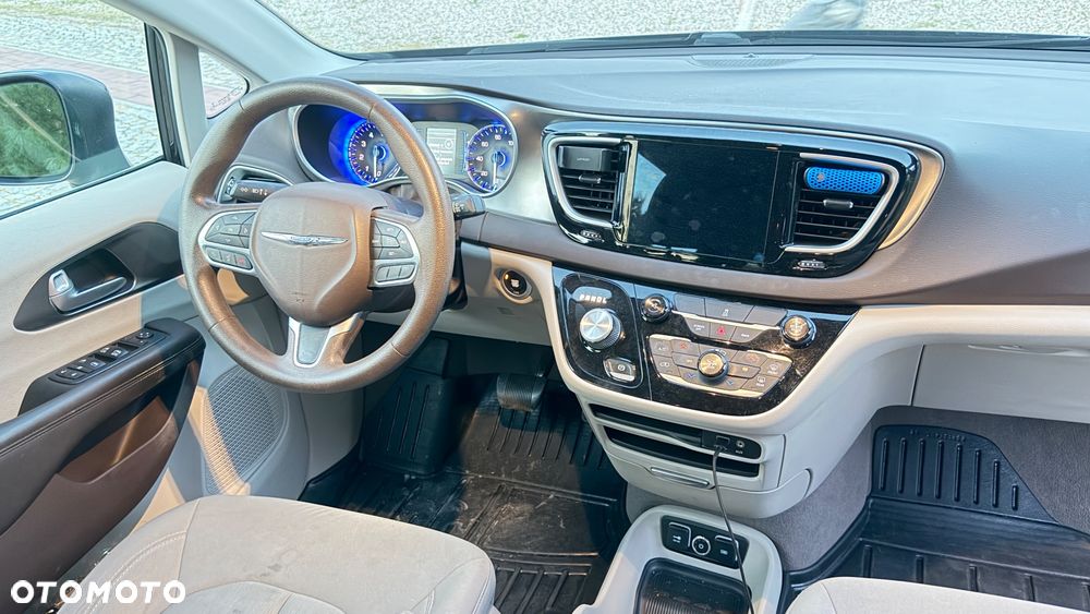 Chrysler Pacifica - 31