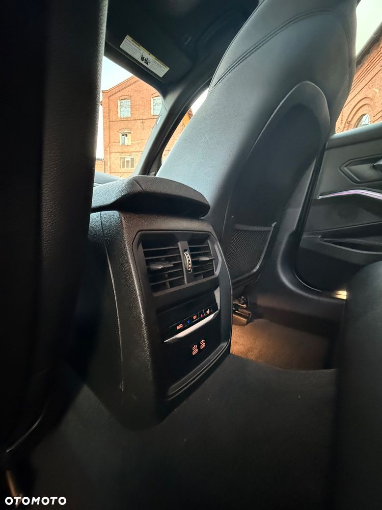 BMW Seria 3 330i xDrive Sport Line - 23