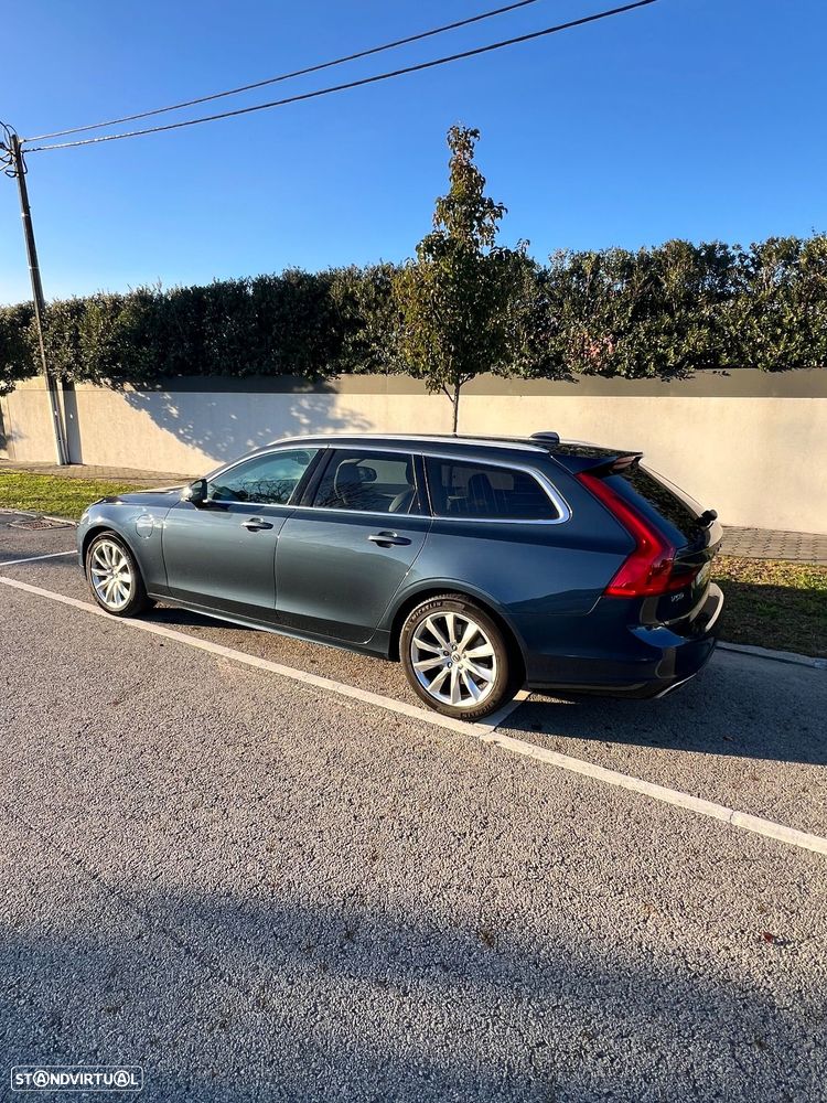 Volvo V90 2.0 T8 Momentum AWD Geartronic - 4
