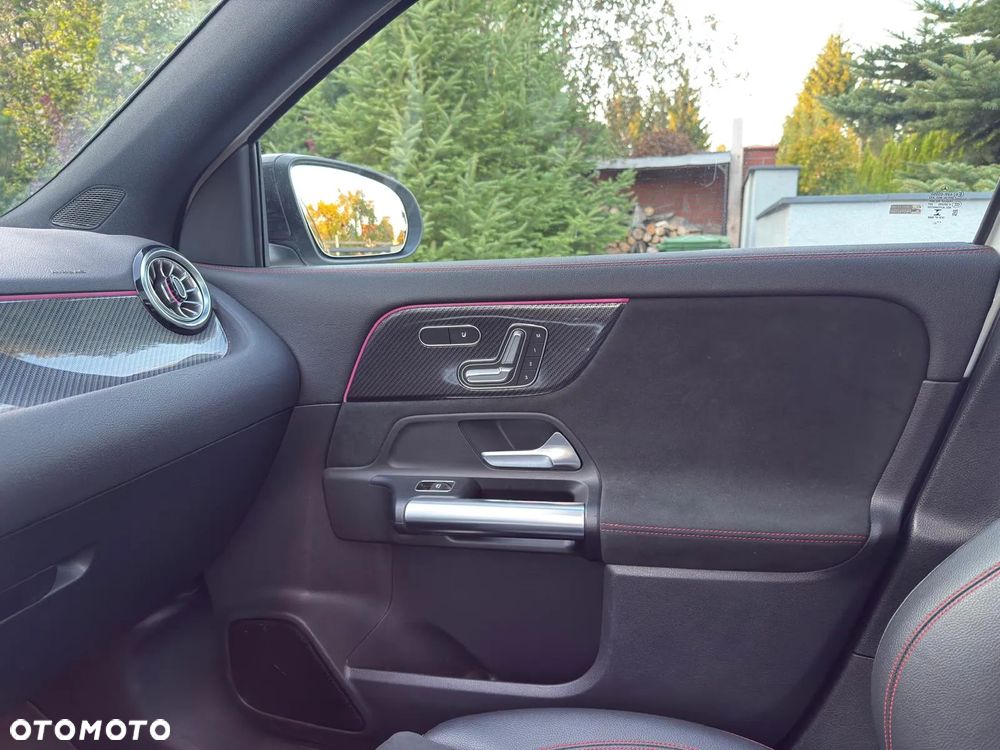Mercedes-Benz GLA 200 AMG Line - 10