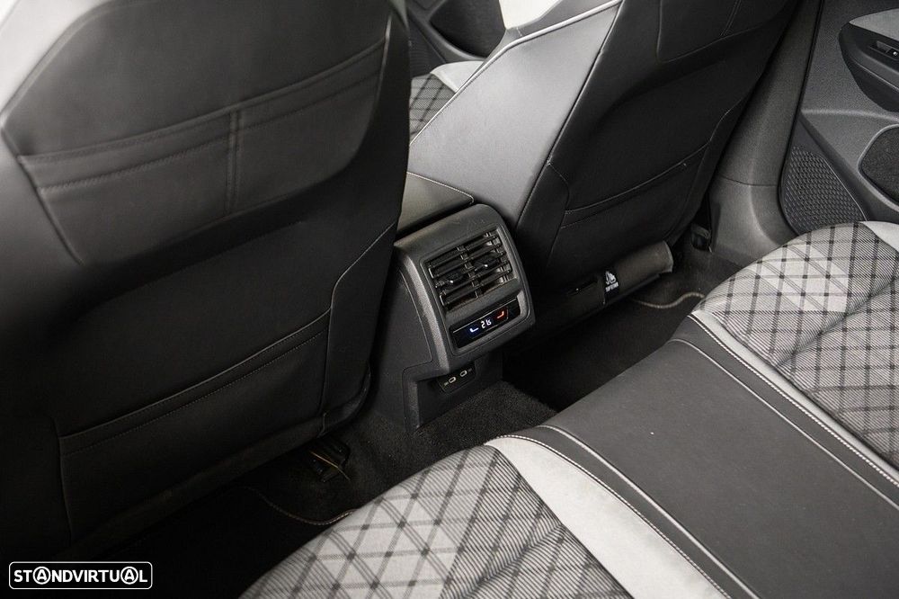 VW Golf 1.5 eTSI R-Line DSG - 25